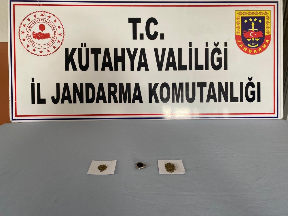 Tavşanlı’da otomobilden uyuşturucu çıktı 