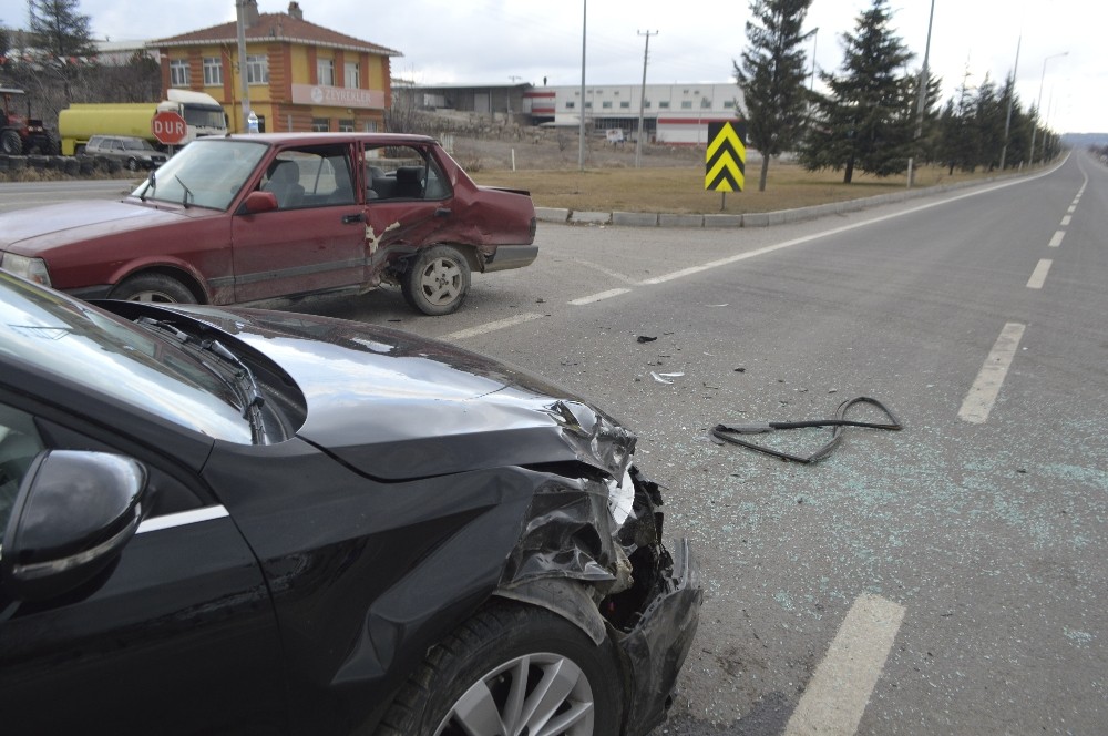 Tavşanlı’da trafik kazası: 3 yaralı 