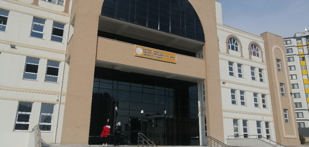 Tavuk dönerden zehirlenen 2 öğrenci tedavi altına alındı 