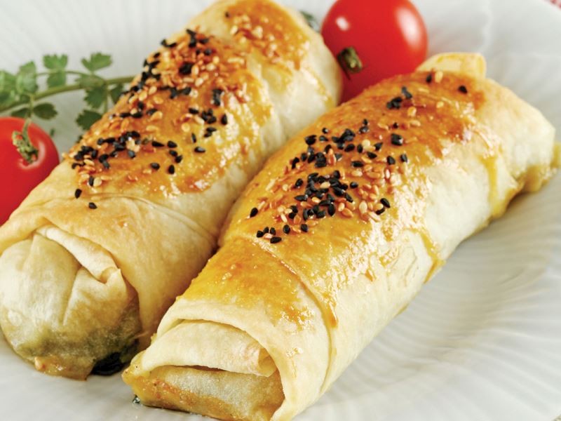 Tavuk kıymalı rulo börek