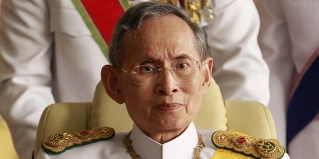 Tayland kralı Bhumibol öldü