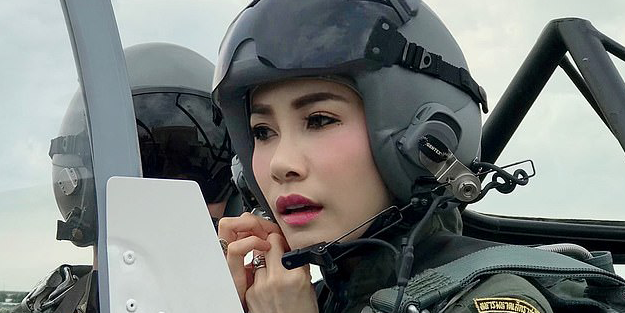 Tayland Kralı'ndan 'resmi metres'e ülkeyi etkileyen doğum günü hediyesi!