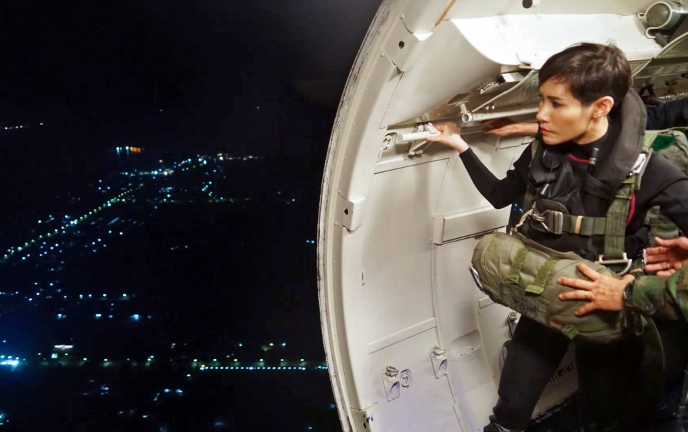 Tayland Sarayı, kralın ’resmi metresinin’ görülmemiş fotoğraflarını paylaştı 