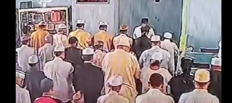 Tayland’da 7.7’lik deprem anında secdede kalan Müslümanlar! O anlar dünyayı şaşırttı