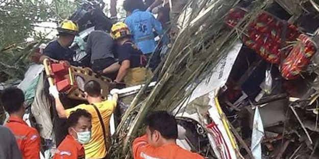 Tayland'da feci kaza! 13 kişi hayatını kaybetti