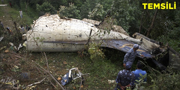 İçinde bakanların bulunduğu uçak düştü