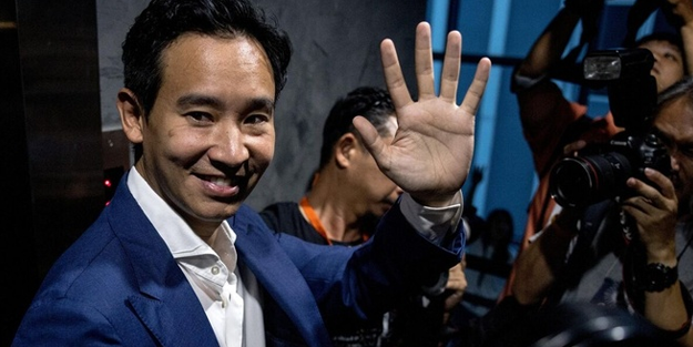 Tayland'da muhalefet lideri görevinden istifa etti