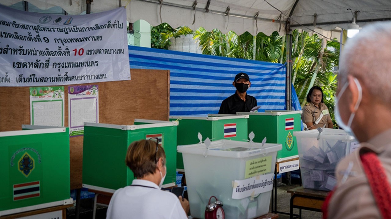 Tayland’da tarihi seçim! Hem parlamento hem anayasa için sandık kuruluyor