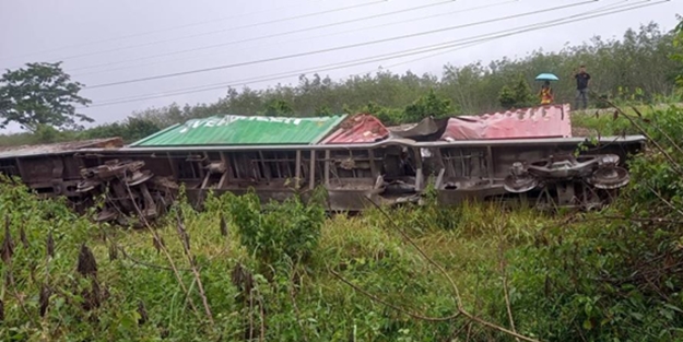 Tayland'da yük trenine bombalı saldırı