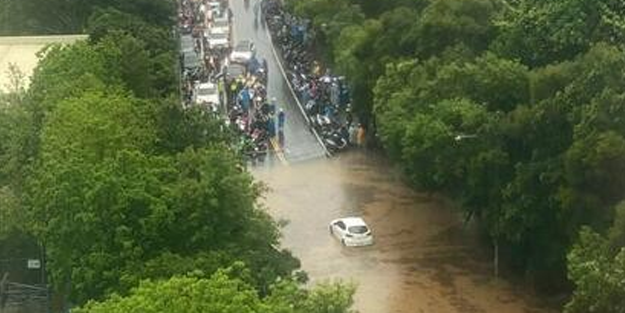 Tayvan'da aşırı yağışlar şehirleri neredeyse...