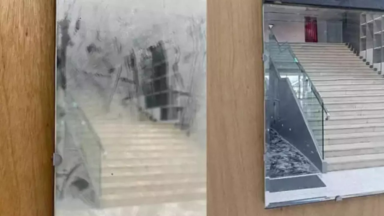 Tayvan’da sanat kazası: Gönüllü, eseri toz sanıp tuvalet kağıdıyla sildi