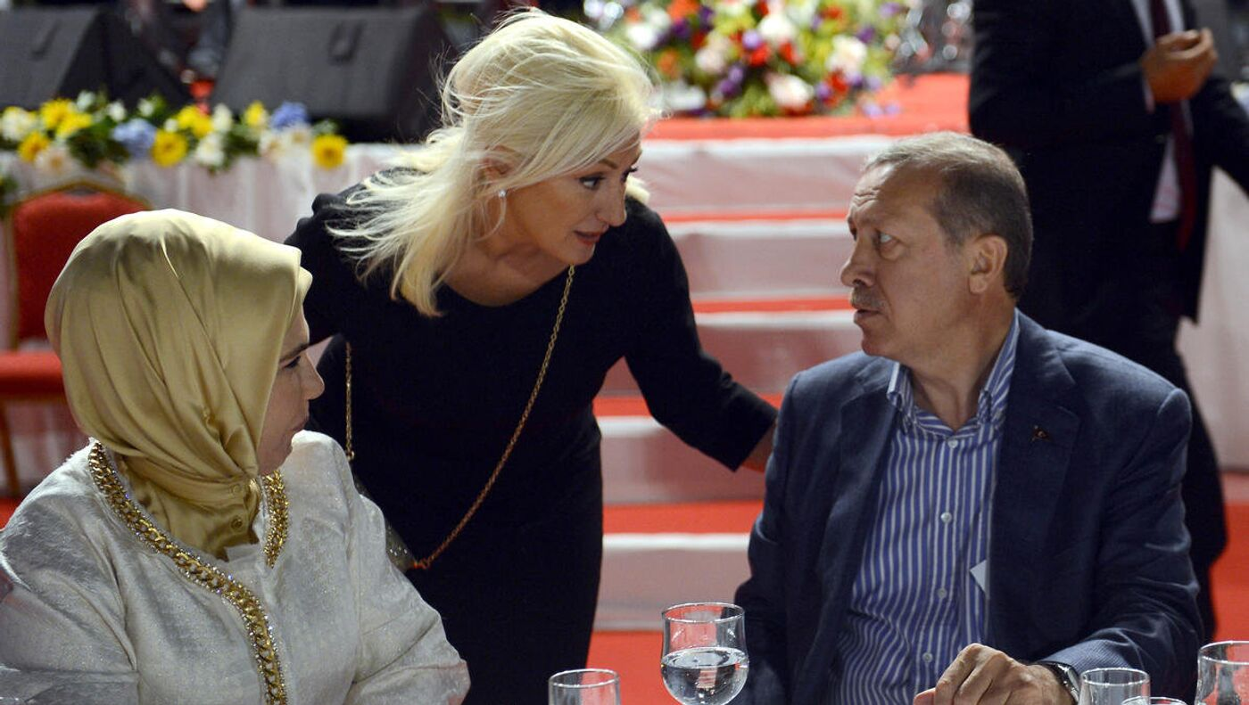 Tayyip Erdoğan'ın dibinden ayrılmayan Muazzez Ersoy'dan o edepsizliğe destek