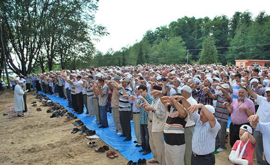 “Tayyip’in işi Allah’a kaldı” Sahne aynı, aktörler aynı, çile aynı! Yücel Kaya yazdı