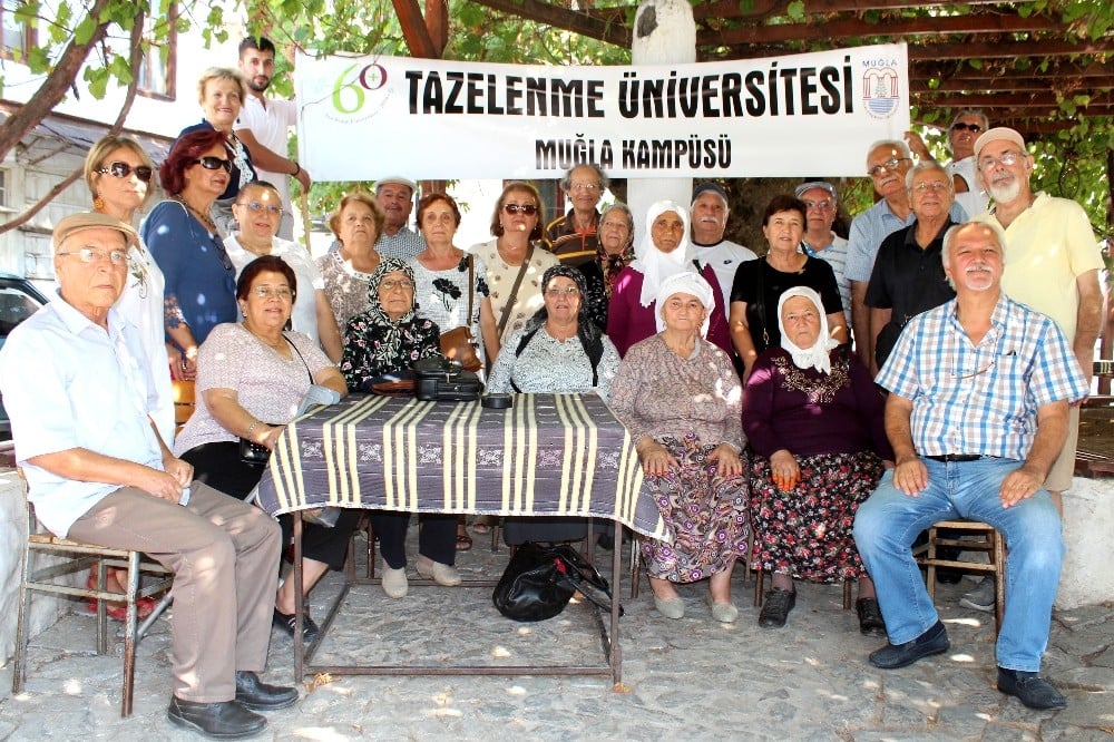 Tazelenme Üniversitesi öğrencilerine turistik gezi 
