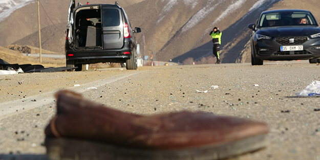 Taziyeye gidenleri taşıyan minibüs kaza yaptı! Yaralılar var