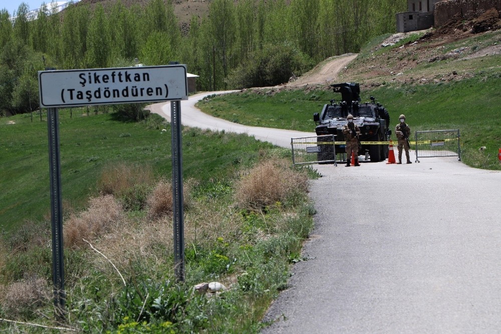Taziyeye katılanlardan dolayı bir mahalle karantinaya alındı 