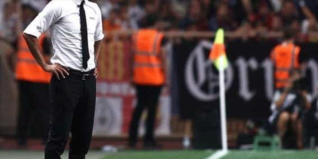 Tazminatını ödeyecekleri paraları olmadığı için teknik direktörü kovamıyorlar