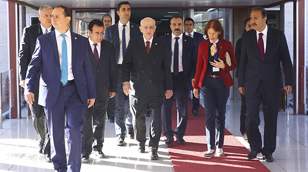 TBMM Başkanı İsmail Kahraman, Baykal'ı ziyaret etti