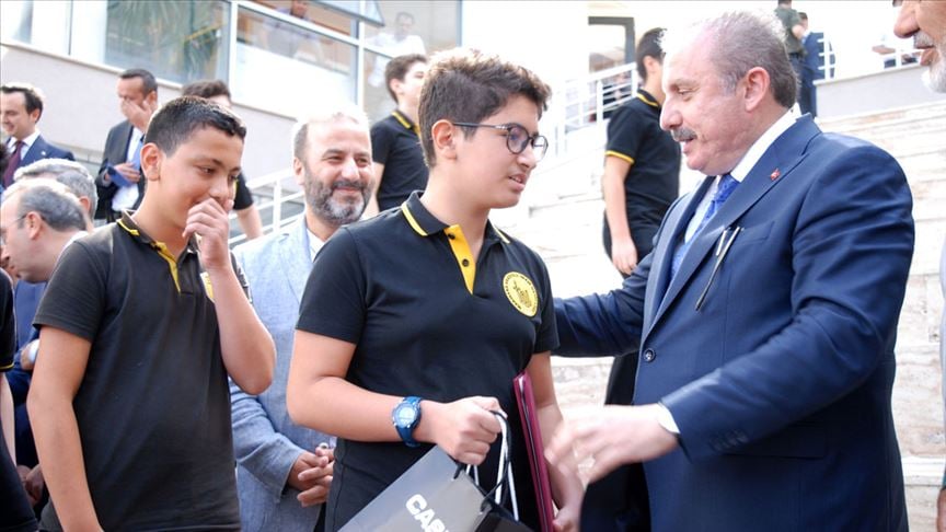 TBMM Başkanı Şentop, hafızlık eğitimini tamamlayan öğrencilere belgelerini verdi
