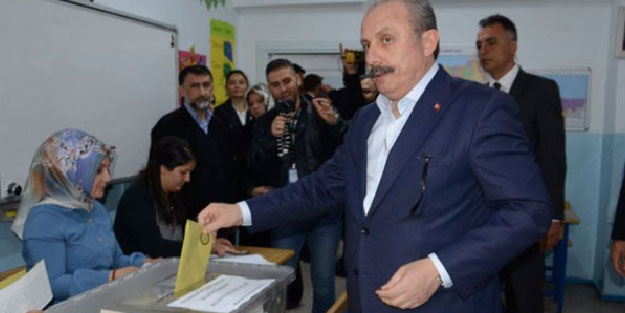 TBMM Başkanı Şentop Üsküdar'da oyunu kullandı