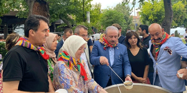 Mustafa Şentop yörüklere aşure dağıttı