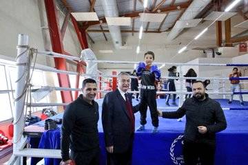 TBMM İçişleri Komisyon Başkanı boks antrenmanına katıldı