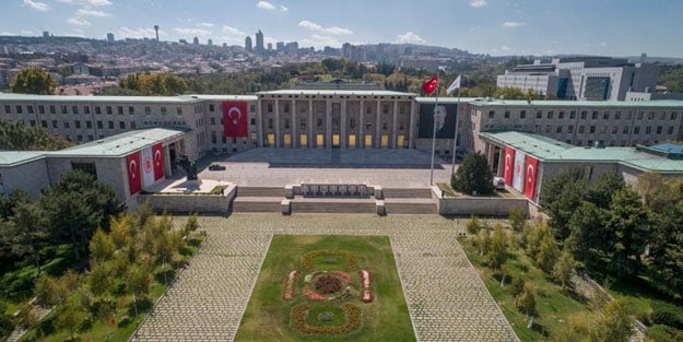 TBMM önünde kaza: 13 yaralı