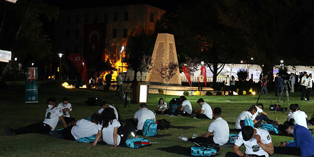 TBMM'de 'demokrasi nöbeti' başladı!