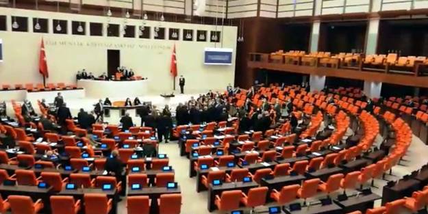 TBMM'de gerginlik! 'Alman gazeteleri, ne olduğu belli olmayan TTB'yi örnek göstererek Turkovac'ı kötülüyor!'