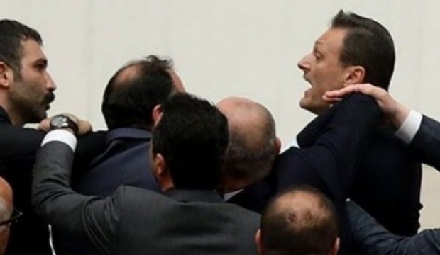 TBMM'de gerginlik! Alpay Özalan'ı zor durdurdular