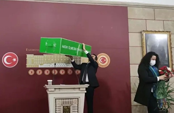  TBMM'de ilginç anlar! Tecavüzlere sessiz kalan CHP Meclis’te bakın ne yaptı