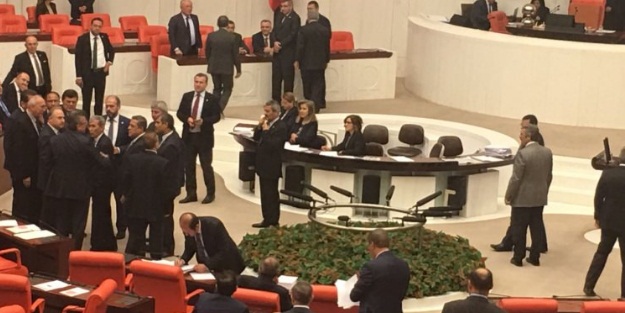 TBMM'de ortalık bir anda karıştı