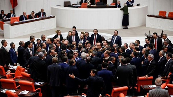 TBMM'de ortalık bir anda karıştı