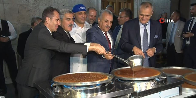 TBMM'de renkli görüntüler! AK Partili ve CHP'li vekiller künefe dağıttı