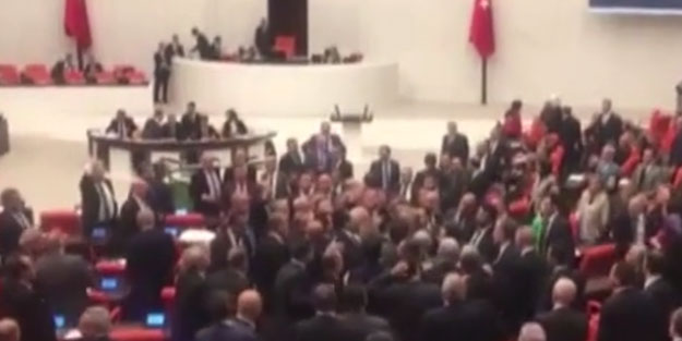 TBMM'de tansiyon yükseldi! Milletvekilleri kavga etti