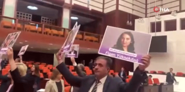 TBMM'de terör sevicilerden Selahattin Demirtaş protestosu!