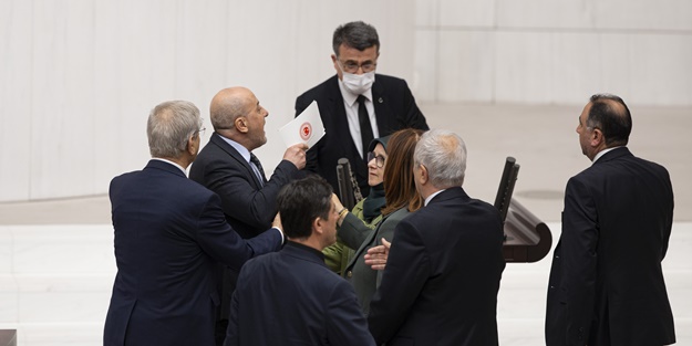 TBMM'de TİP'li Ahmet Şık'a kınama cezası