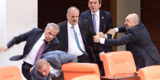 TBMM'de yumruklu kavga