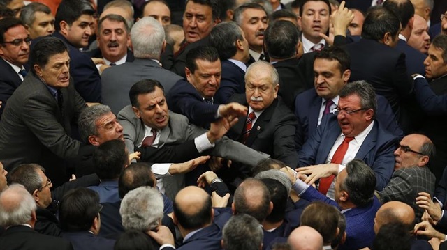 TBMM'deki kavgada AK Parti'li Şahin'in burnu kırıldı