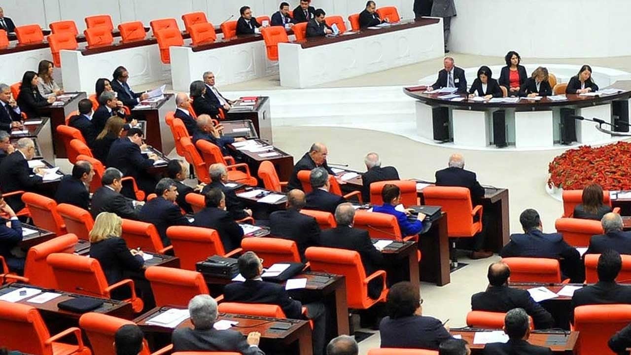 TBMM’den iğrenç iddiaya cevap! DEM Parti'den 'çıplak arama' palavrası