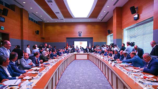 TBMM'ye silahla gelen vekile kınama cezası verilecek