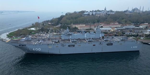 TCG Anadolu'ya ziyaretçi akını