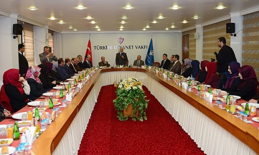 TDV başarılı öğrencileri umre ziyaretiyle ödüllendirdi