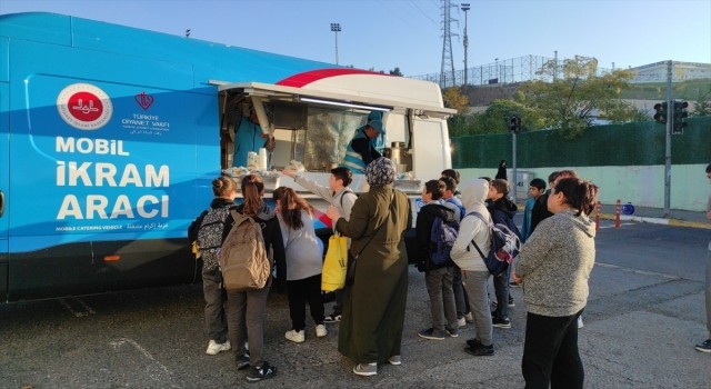 TDV, öğrencilere çorba ikram etti