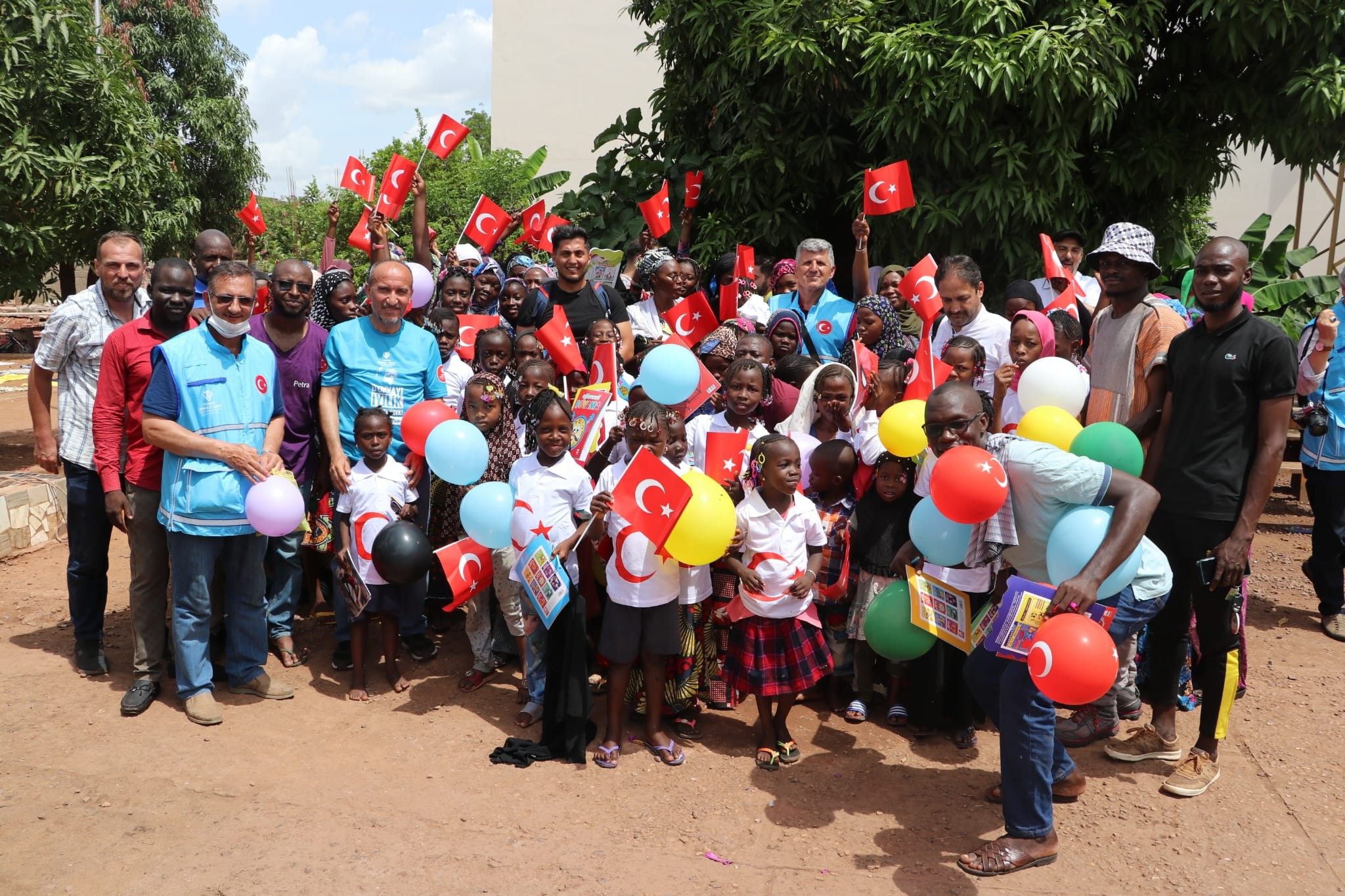 TDV yetimlere dokundu