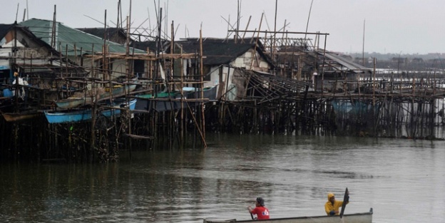 TDV'den tayfunzedelere yardım eli
