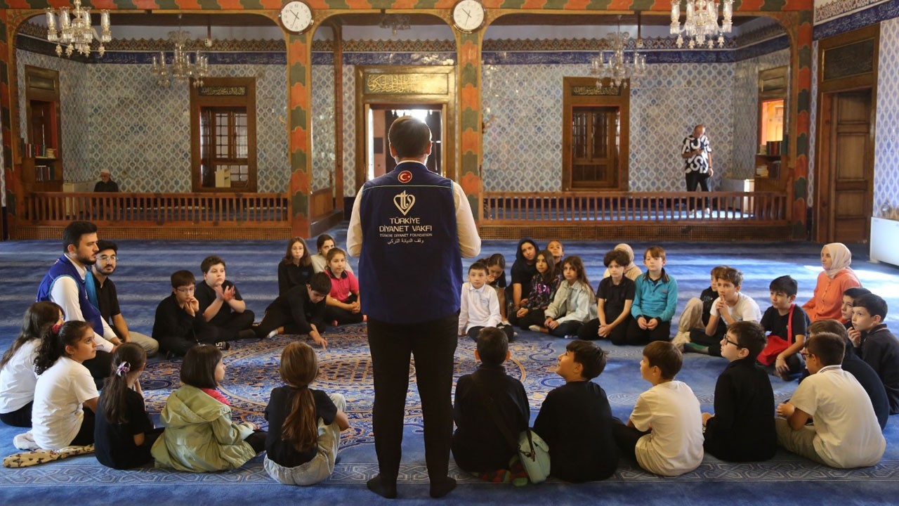 TDV’nin “5x2 Yaz Okulu” ve “Genç Akademi Yaz Okulu” başlıyor