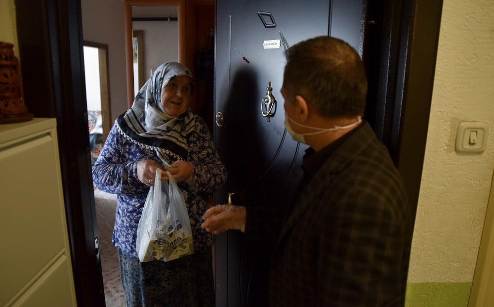 TEBEV, 342 vatandaşa eczane ve market-pazar alışverişi hizmeti veriyor 