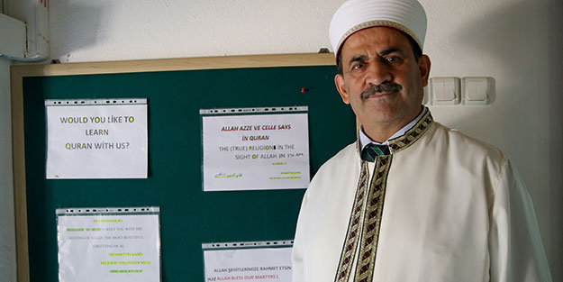 Tebliğ yapmak için İngilizce öğrendi