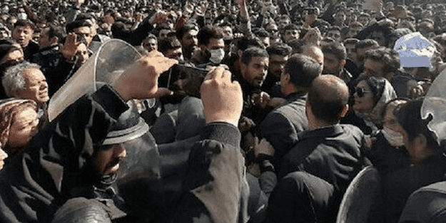 Tebriz'de Türkler ve İran polisi çatıştı